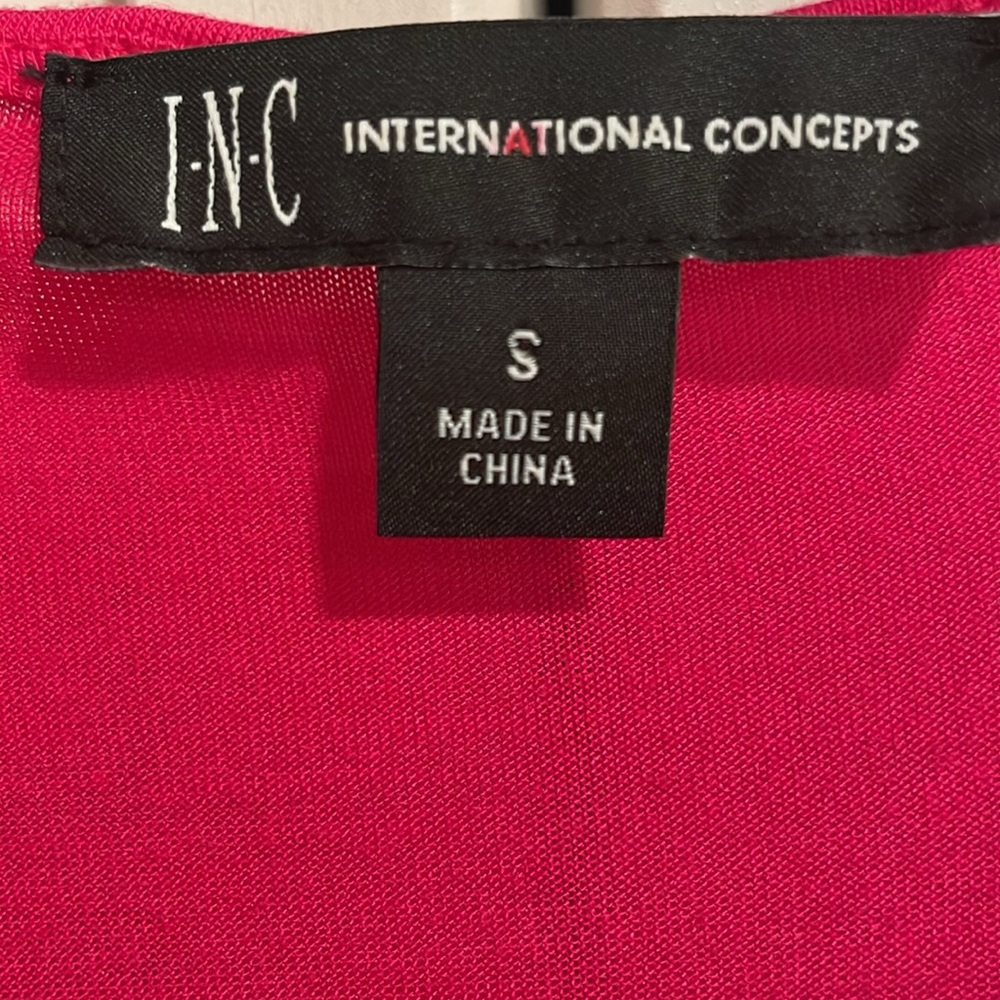 NWOT Pink Fushia V-Neck Short Sleeve Slip on Tunic Blouse, Size Small - Picture 5 of 6